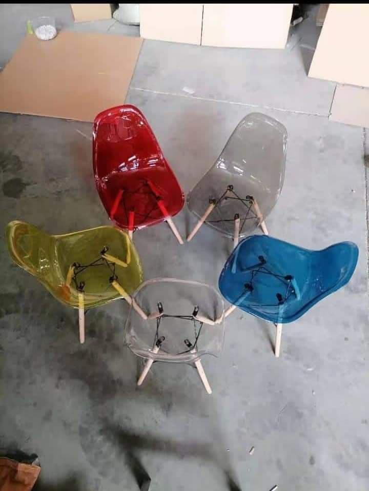 RK-204 Transparent Plastic Chair – Modern Elegance thumbnail 2
